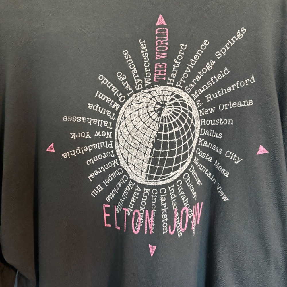 * Daydreamer Elton John Y2K World Tour 1989-1990 Graphic Cropped Tee Size Medium - Picture 5 of 11